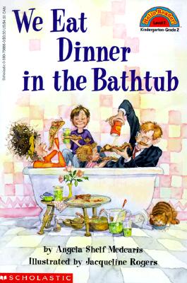 Scholastic Reader Level 2: We Eat Dinner in the Bathtub